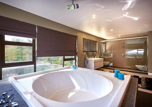 Vòi sen, Dynasty Forest Sandown Accommodation in Johannesburg