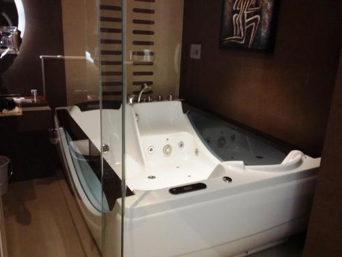 Facilities, Hotel Oxina Lygon in Tiruchirappalli