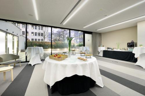 Eurostars Book Hotel - image 9