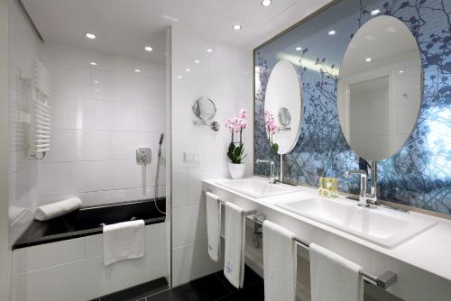 room detail thumbnail 2