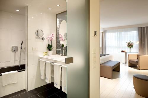 Eurostars Book Hotel - image 2