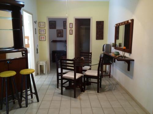 Apto com varanda Wi-Fi, Netflix - 400 m da praia in Jardim Virginia