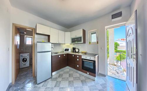 2 bedrooms, 4 beds