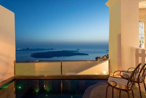Suite, pool view, caldera view, plunge pool