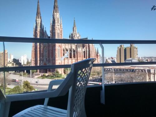 Departamento Plaza Moreno con balcón