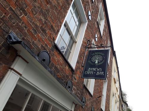 Ty Glyndwr Bunkhouse Bar and Cafe - Hostel Room Type - Family Room with Private Bathroom