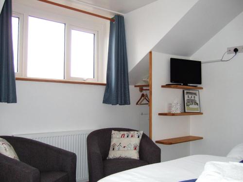 Links Side Guest House - image 9