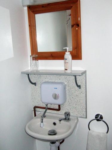 Links Side Guest House - image 7