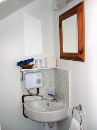 Links Side Guest House - image 5