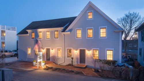8 Dyer Hotel