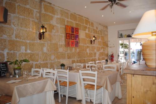 Hôtel Restaurant Le Provençal - image 14