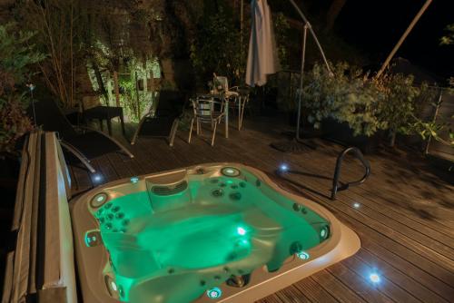 Karstais baseins, Domaine et chambres d'Hotes des Fees in Salins-les-Bains