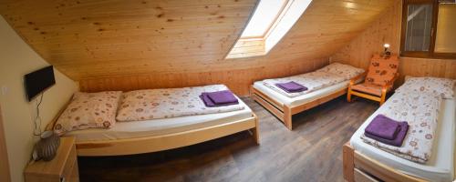 3 twin beds