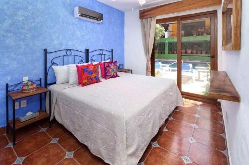 El Pueblito de Sayulita El Pueblito de Sayulita is conveniently located in the popular Sayulita area. The property offers a wide range of amenities and perks to ensure you have a great time. Service-minded staff will welcome