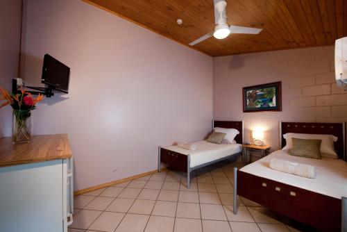 Dougies Backpackers Resort - Photo 5