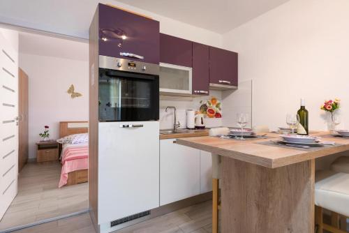  Apartment Uvala Vela Stiniva 6864b in Poljica