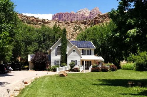 2 Cranes Inn - Zion image