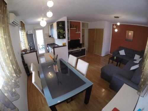 Apartments with WiFi Omis - 12525 