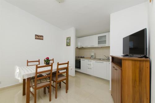 Apartment Josipa - image 13