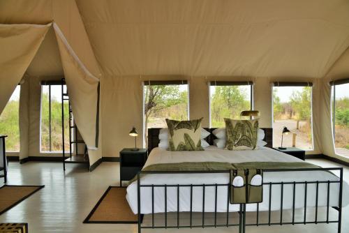 Nogatsaa Pans Lodge in Chobe