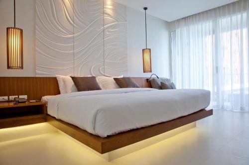 Tweepersoonskamer met 1 of 2 bedden, uitzicht op het zwembad