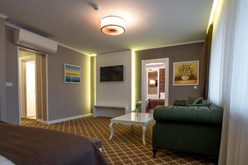 Hotel Arpezos - image 4