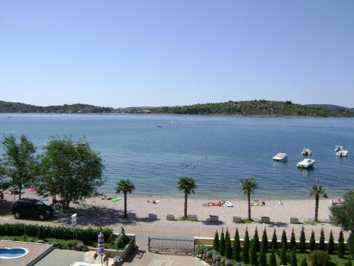 strand, Dalmacia apartments in Srima