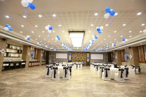 SilverCloud Hotel and Banquets