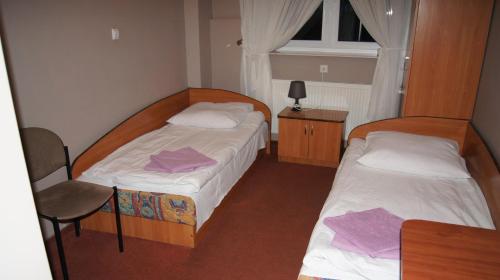 2 twin beds