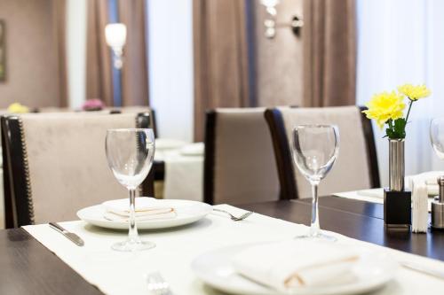 Restaurant, West Park Hotel in Sofiivska Borshchahivka