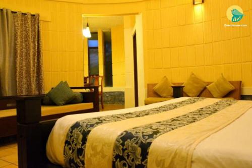 

An idyllic cottage with well-furnished rooms, by GuestHouser