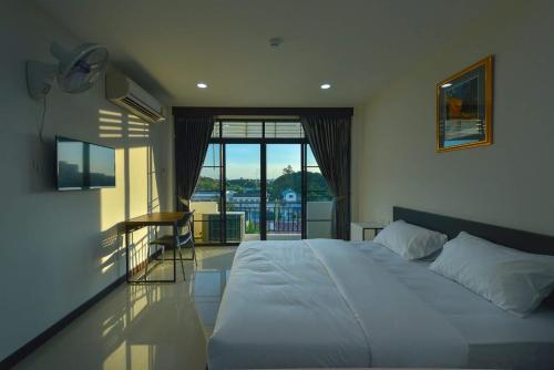 スリン Jarat Mansion 3つ星 ホテル スイート