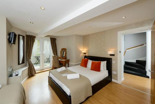 Martins Guest House - image 3
