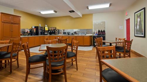 Best Western Paris Inn - image 3
