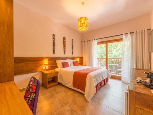 Kalango Hotel Boutique Ideally located in the prime touristic area of Ilhabela, Kalango Hotel Boutique promises a relaxing and wonderful visit. The hotel offers a wide range of amenities and perks to ensure you have a great