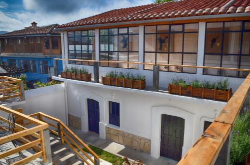 La Tozi Hotel