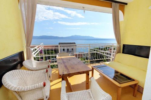 Apartments by the sea Brist Makarska - 9674