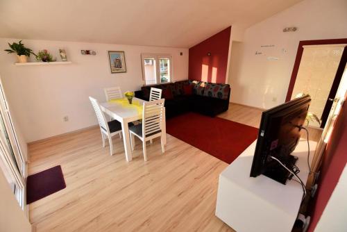Apartments by the sea Rtina - Miletici, Zadar - 11548, Ražanac (Rasanze) (foto 5)