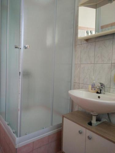 Family friendly apartments with a swimming pool Pag - 12795 - image 3