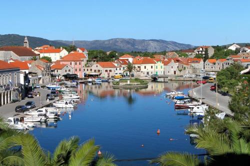Apartments by the sea Vrboska (Hvar) - 13905 - image 7