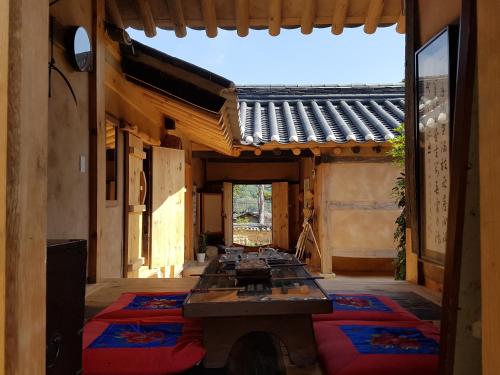 Jukheon Traditional House