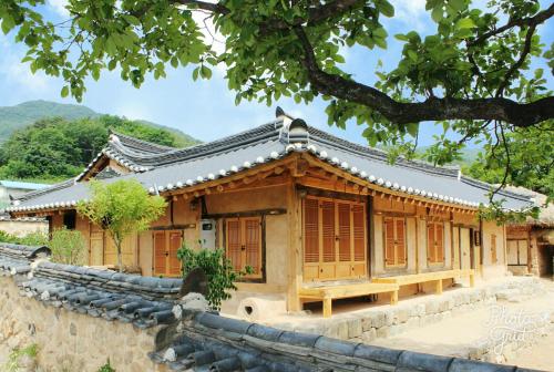 Jukheon Traditional House