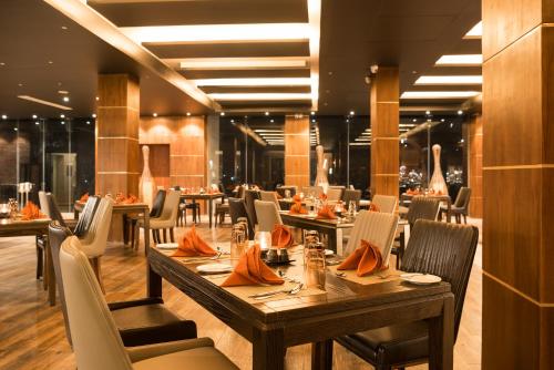 Restaurant, The Golden Crown Hotel in Kandy
