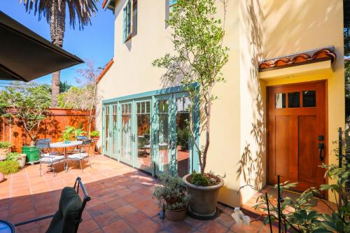 Romantic Melrose Retreat - Relax in the Sunshine - image 4