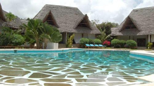 Villa Tsavo with swimming pool/close to the beach
