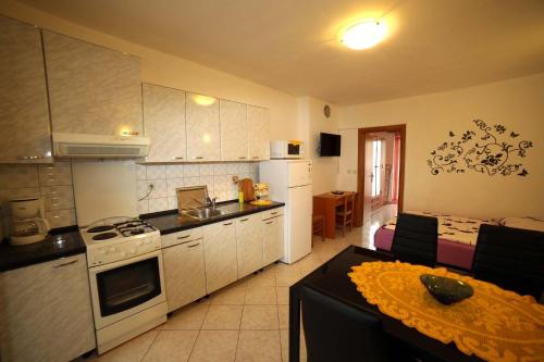 Apartment Zeljko 63 - image 14
