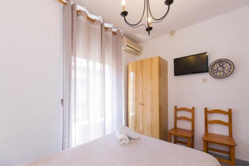 Double or Twin Room with Private Bathroom image 9