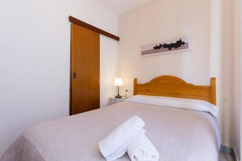 Double or Twin Room with Private Bathroom image 7