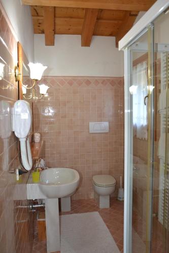 Bathroom, B&B Ca' dell'Ortolan in Villaga