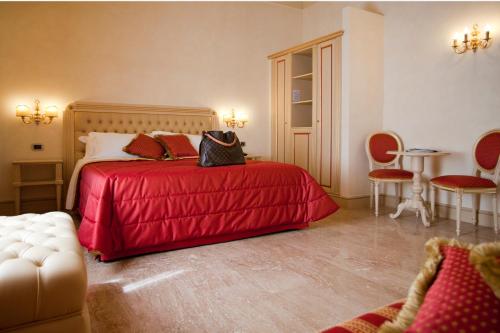 Double or Twin Room image 8